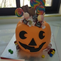 halloween pumpkin cake, halloween cake, trick or treat cake, custom cake, customized cake, cainta, rizal, 24 muffin top