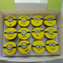 minions cupcakes, different faces 1