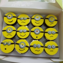 minions cupcakes, different faces 2